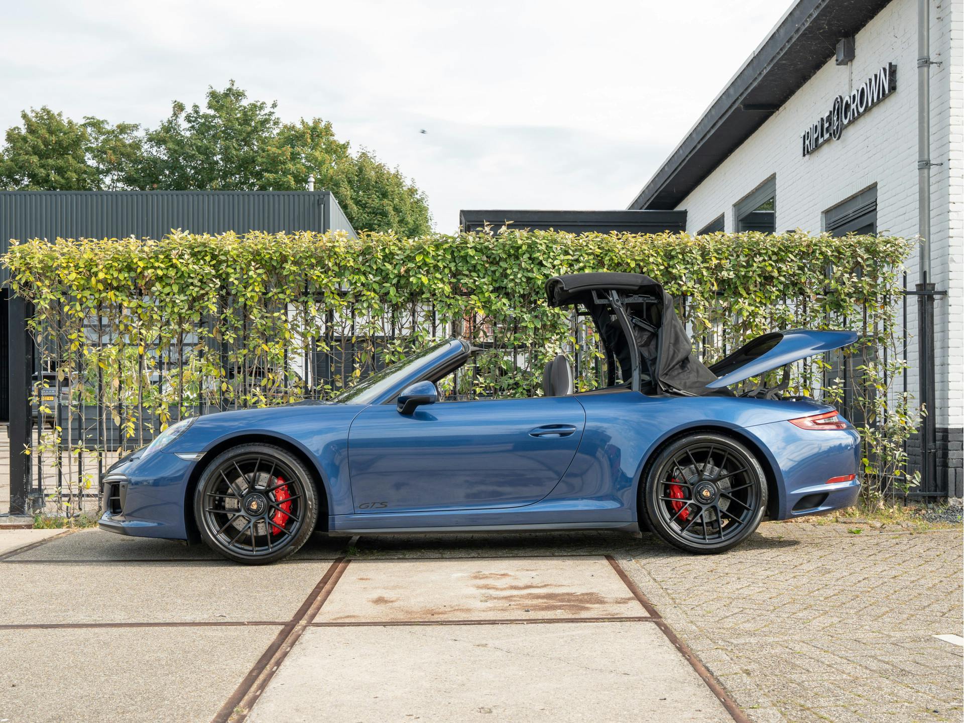 Porsche 911 Cabrio 3.0 Carrera 4 GTS | Blue Metallic Wrap | Bose | Adaptieve Sport-Stoelen